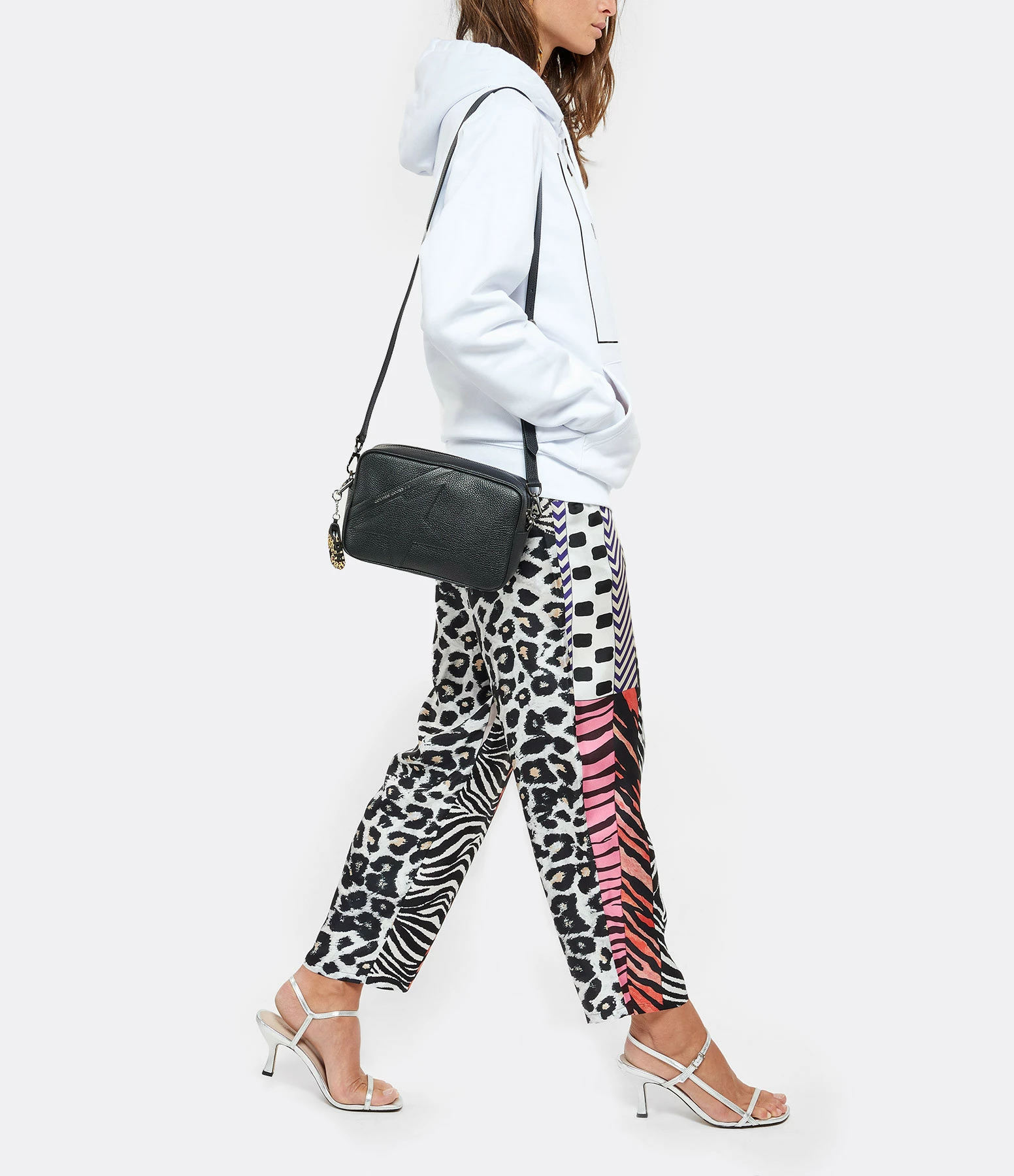 GOLDEN GOOSE Sac Star Cuir Matelassé Étoile Noir 8 GOLDEN GOOSE Sac Star Cuir Matelassé Étoile Noir – Image 6