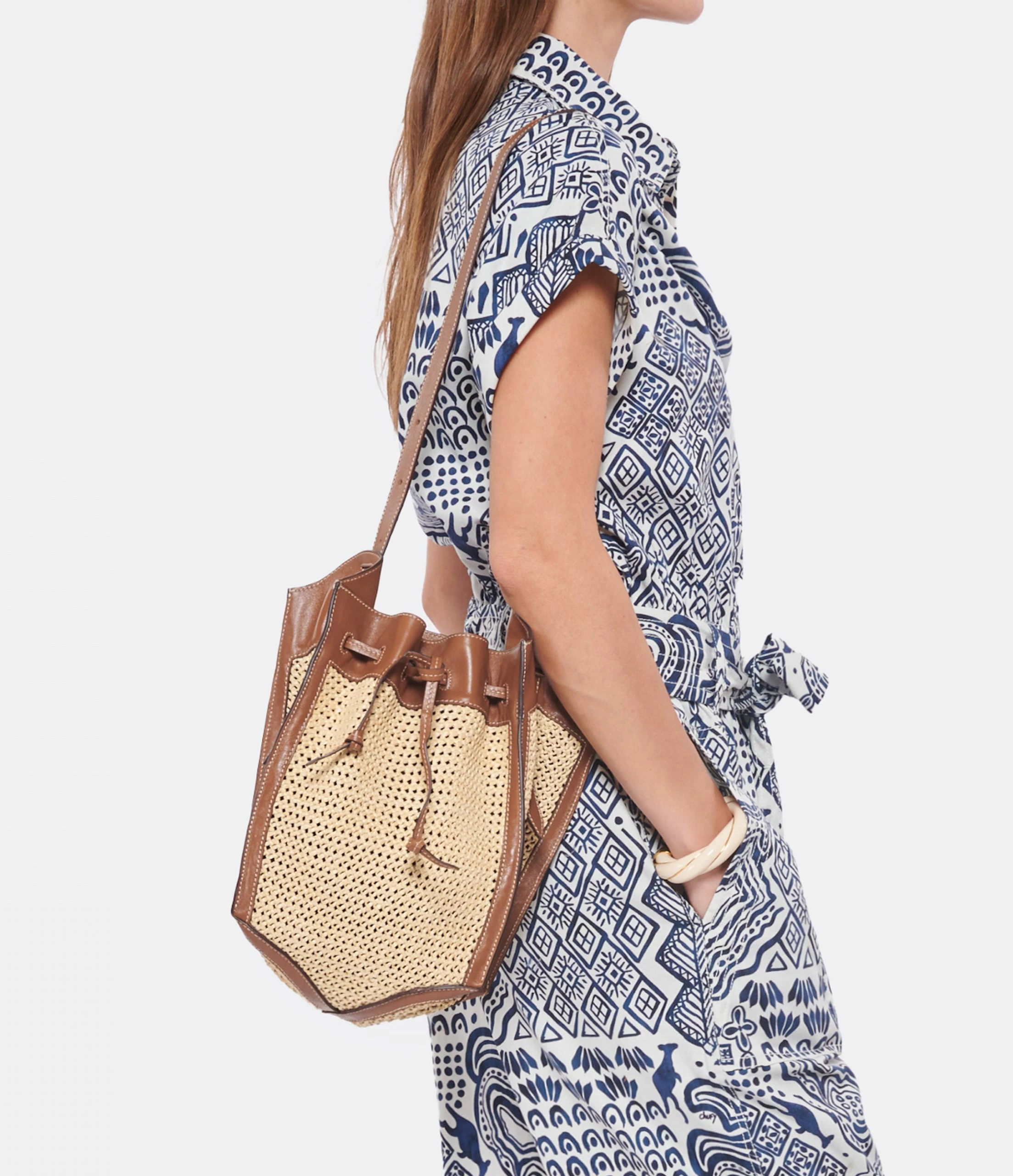ISABEL MARANT Sac Seau Buky Raphia Cognac Naturel 7 ISABEL MARANT Sac Seau Buky Raphia Cognac Naturel – Image 5