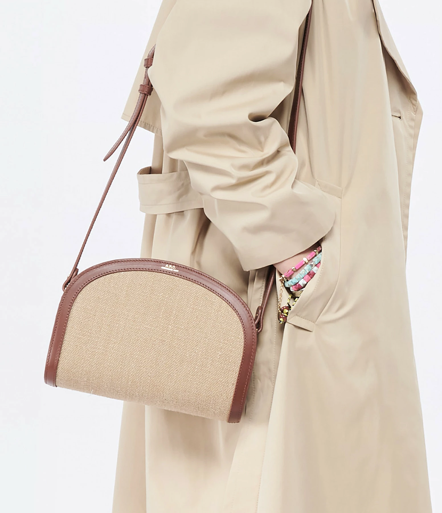 A.P.C. Sac Demi-Lune Cuir Noisette Beige 7 A.P.C. Sac Demi-Lune Cuir Noisette Beige – Image 5