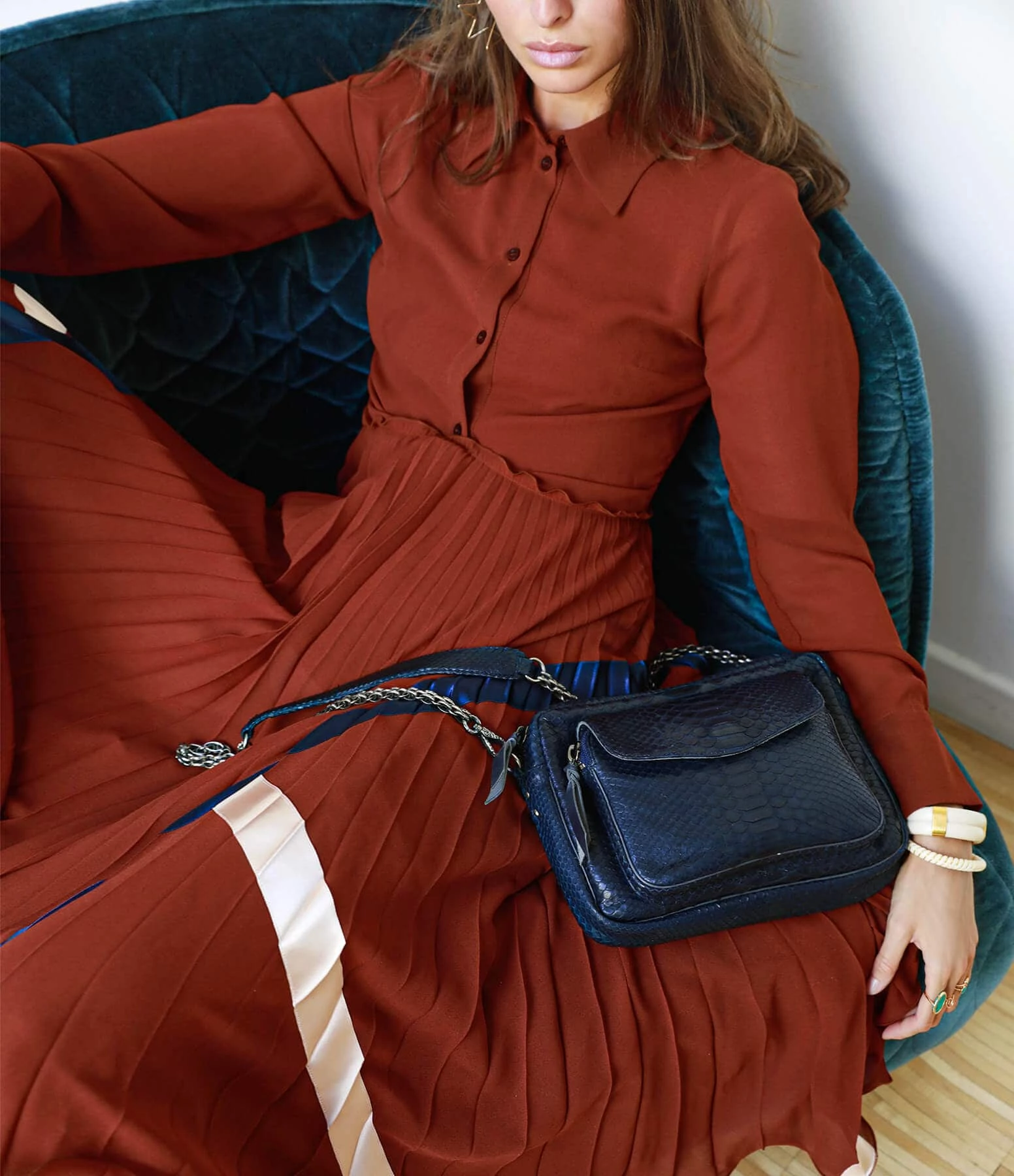 CLARIS VIROT Sac Big Charly Python Navy Argentée 8 CLARIS VIROT Sac Big Charly Python Navy Argentée – Image 6