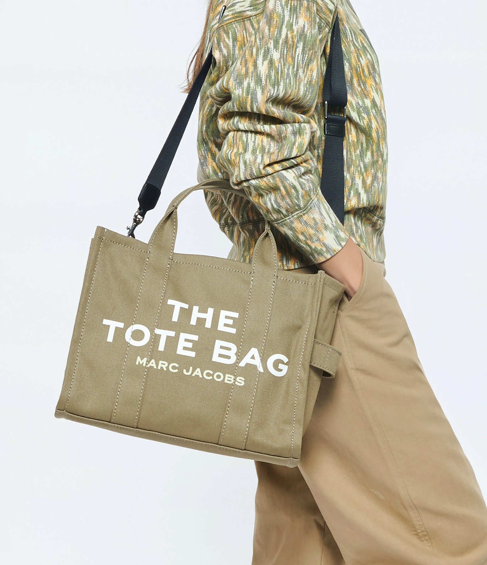 MARC JACOBS Sac The Medium Tote Coton Slate Green 8 MARC JACOBS Sac The Medium Tote Coton Slate Green – Image 6