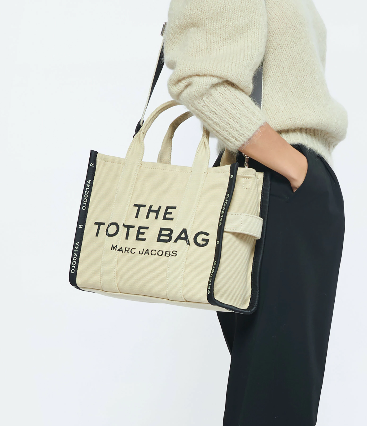MARC JACOBS Sac The Medium Tote Coton Warm Sand 7 MARC JACOBS Sac The Medium Tote Coton Warm Sand – Image 5